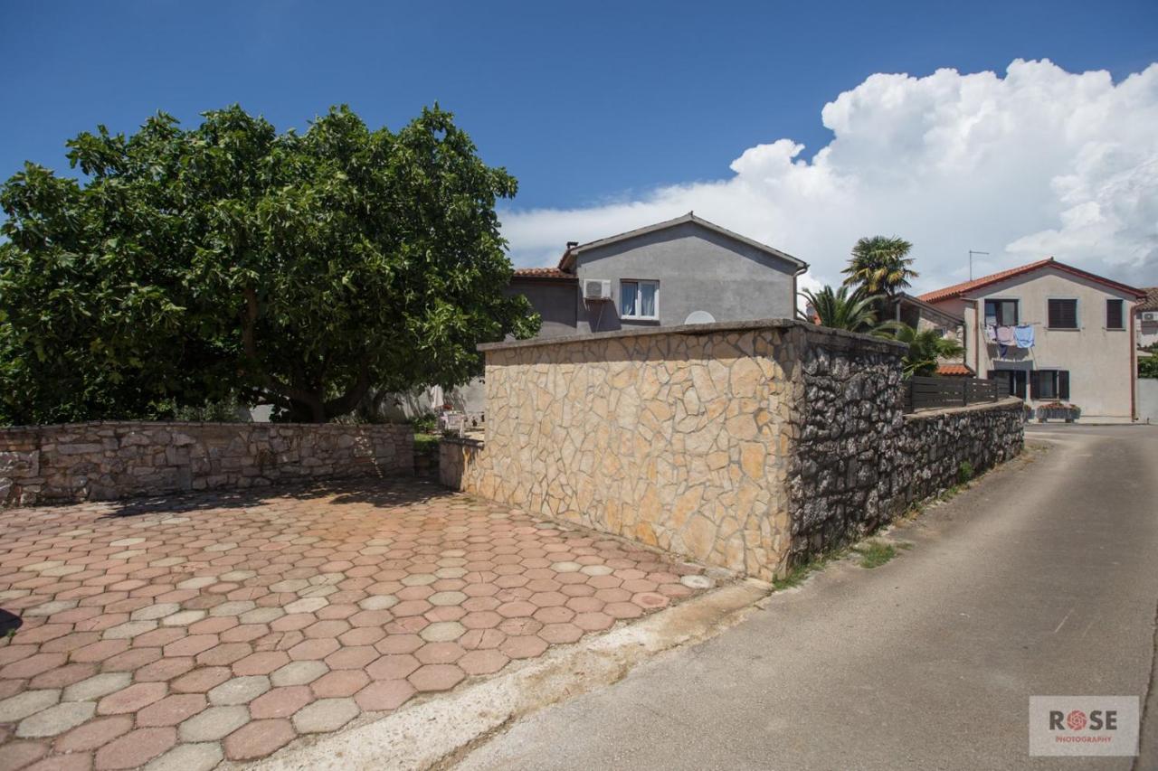 Apartment Laureta Πόρετς Εξωτερικό φωτογραφία